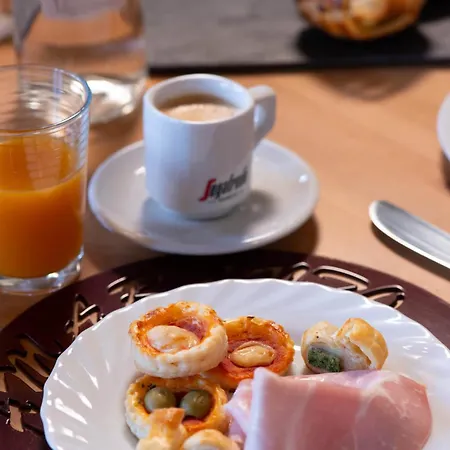 לינה וארוחת בוקר Amaranto 3*